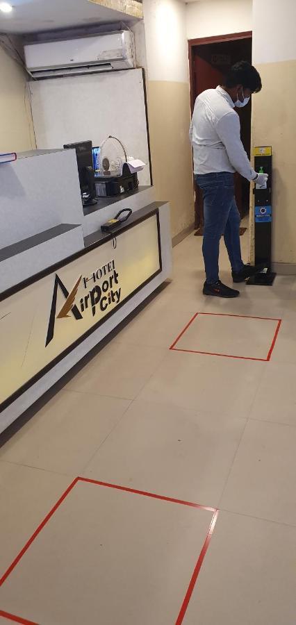 Hotel Airport City Near Delhi International Airport Нью-Дели Экстерьер фото