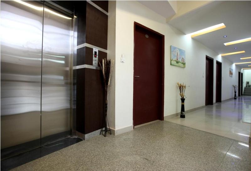 Hotel Airport City Near Delhi International Airport Нью-Дели Экстерьер фото
