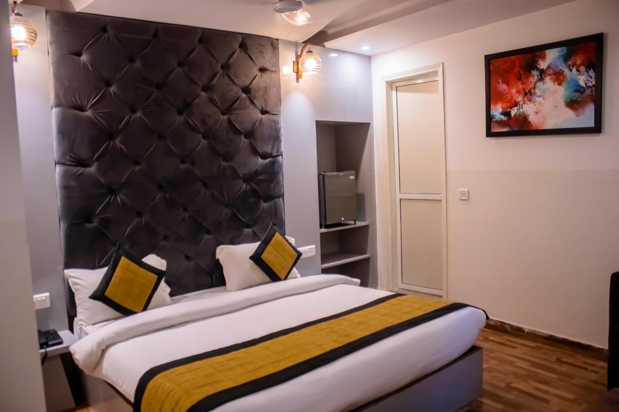 Hotel Airport City Near Delhi International Airport Нью-Дели Экстерьер фото