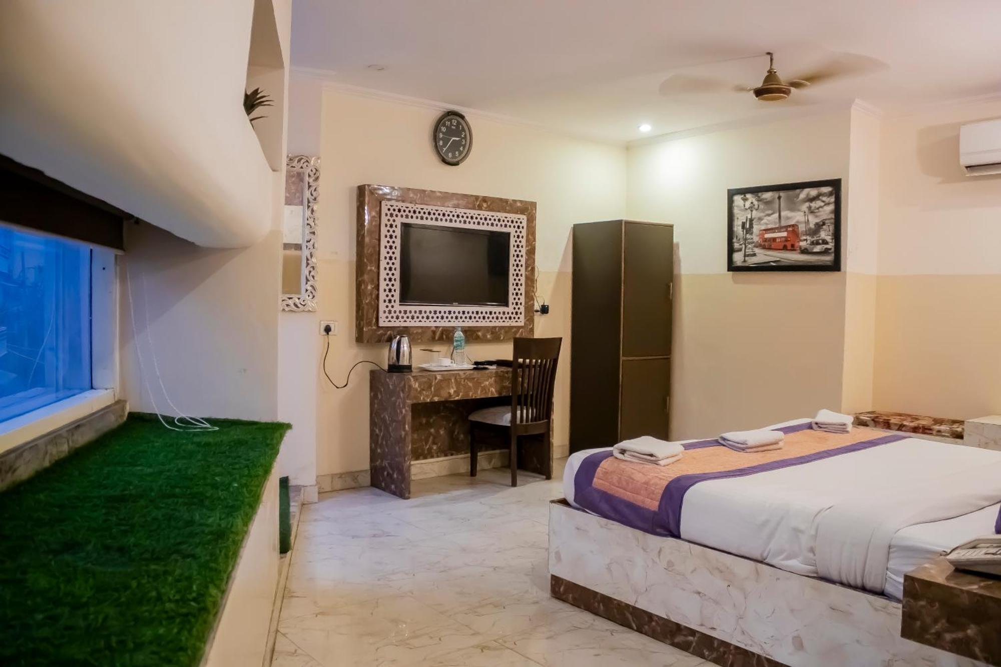 Hotel Airport City Near Delhi International Airport Нью-Дели Экстерьер фото