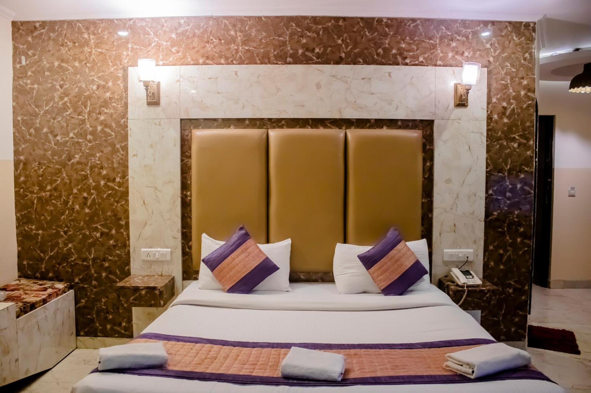 Hotel Airport City Near Delhi International Airport Нью-Дели Экстерьер фото