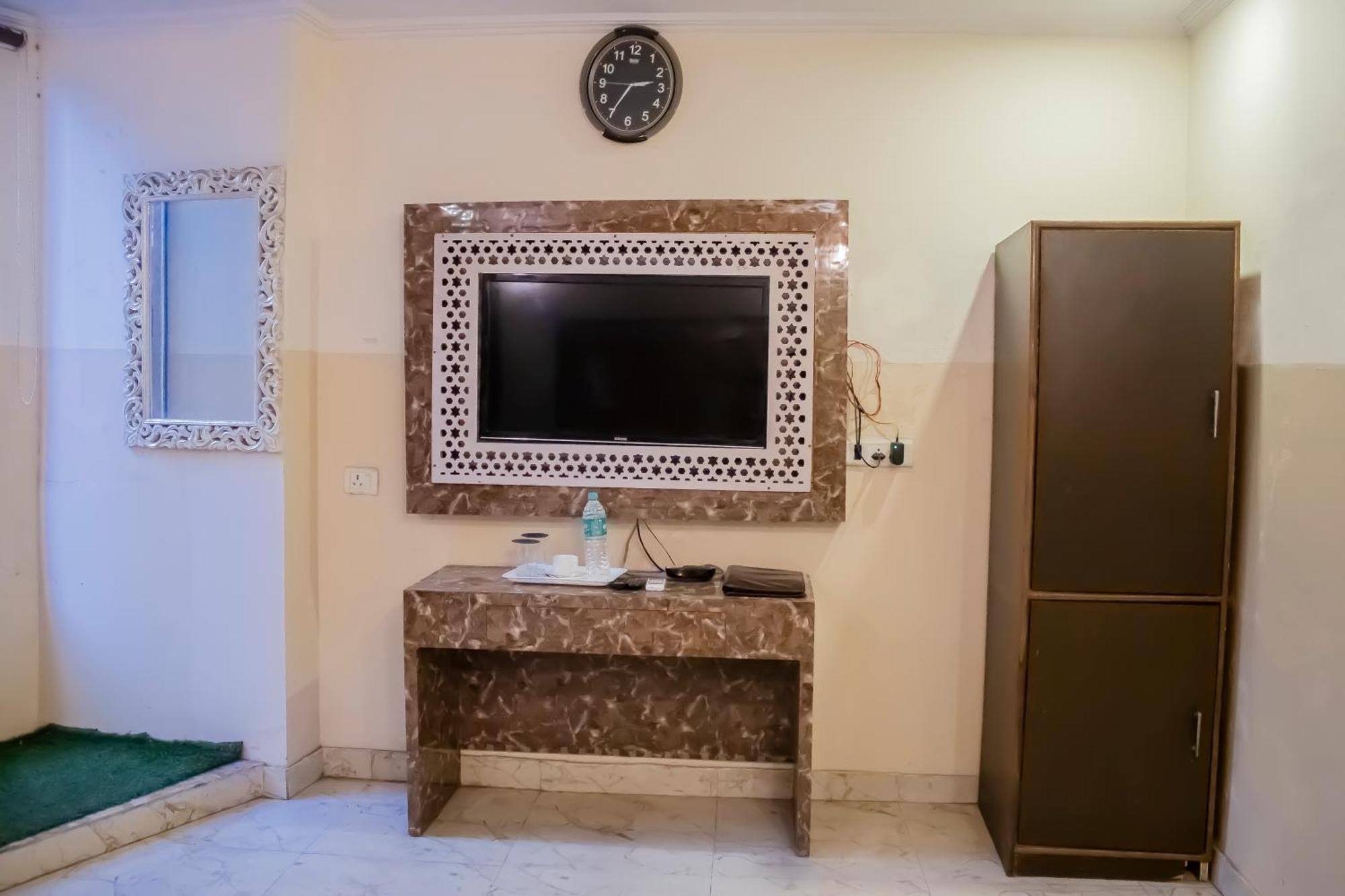 Hotel Airport City Near Delhi International Airport Нью-Дели Экстерьер фото