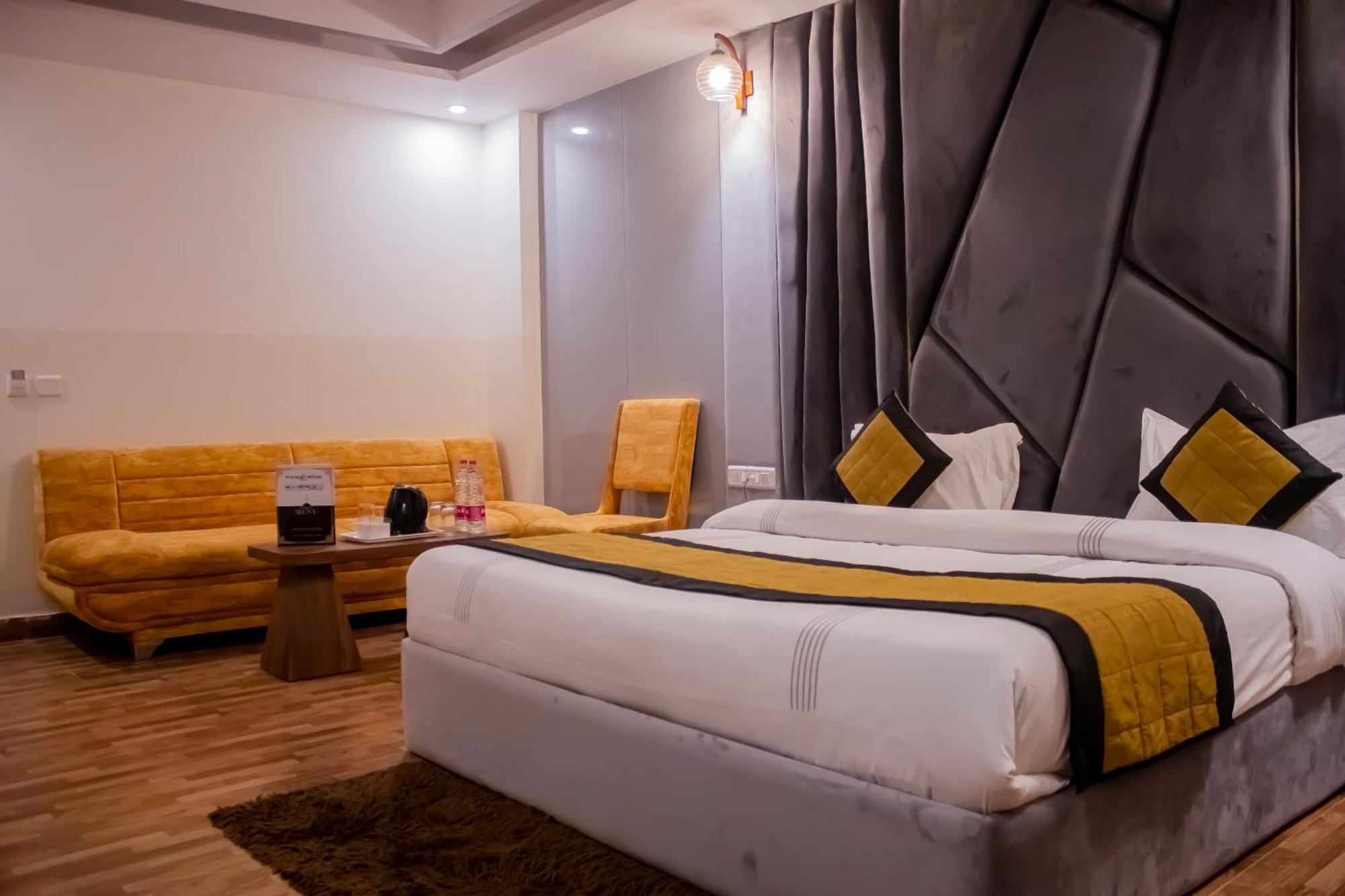 Hotel Airport City Near Delhi International Airport Нью-Дели Экстерьер фото
