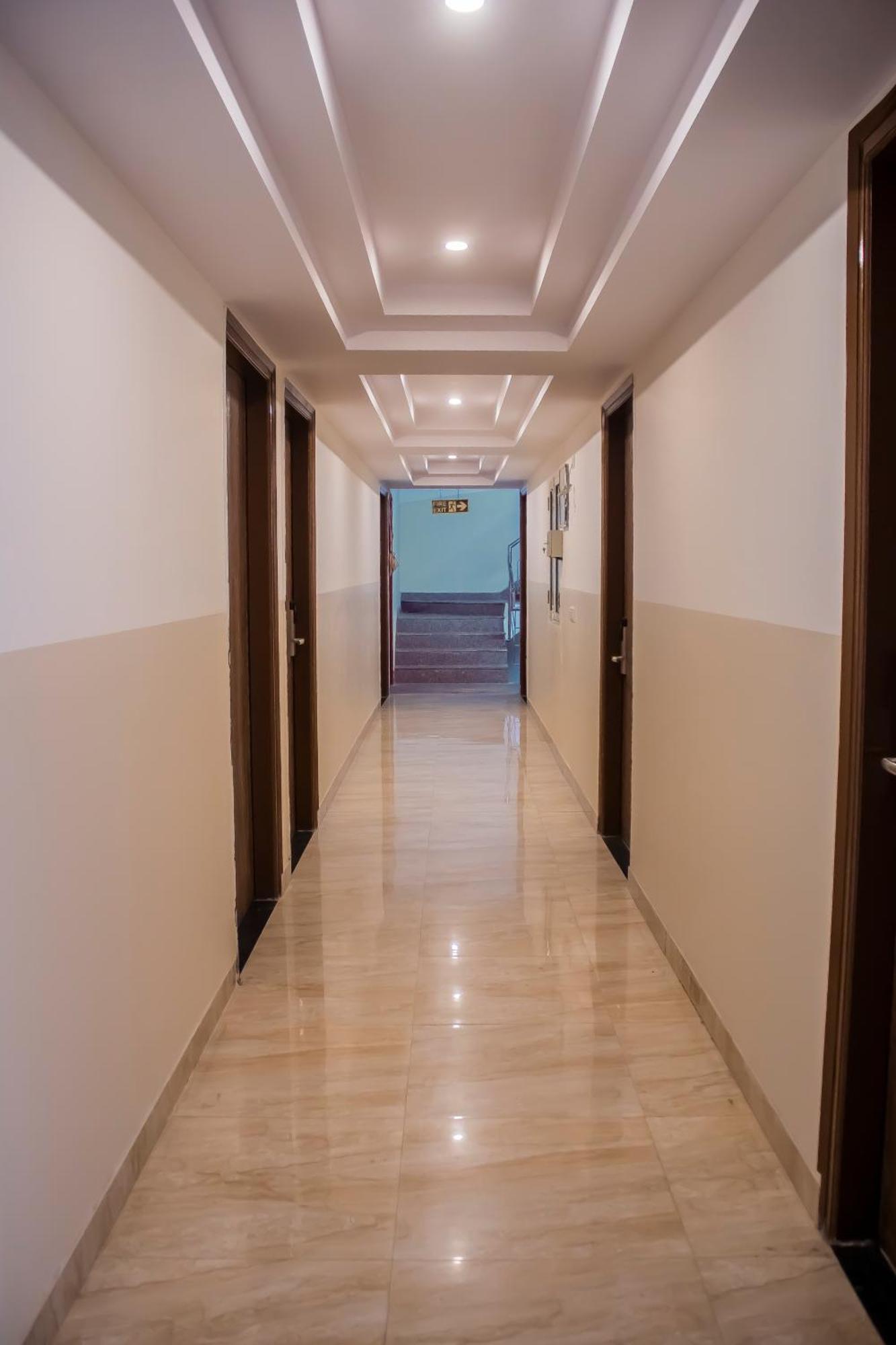 Hotel Airport City Near Delhi International Airport Нью-Дели Экстерьер фото