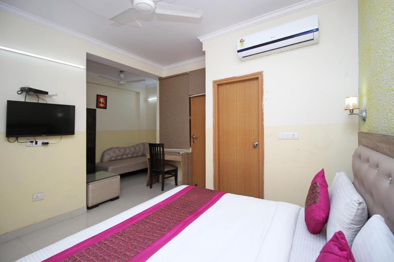 Hotel Airport City Near Delhi International Airport Нью-Дели Экстерьер фото