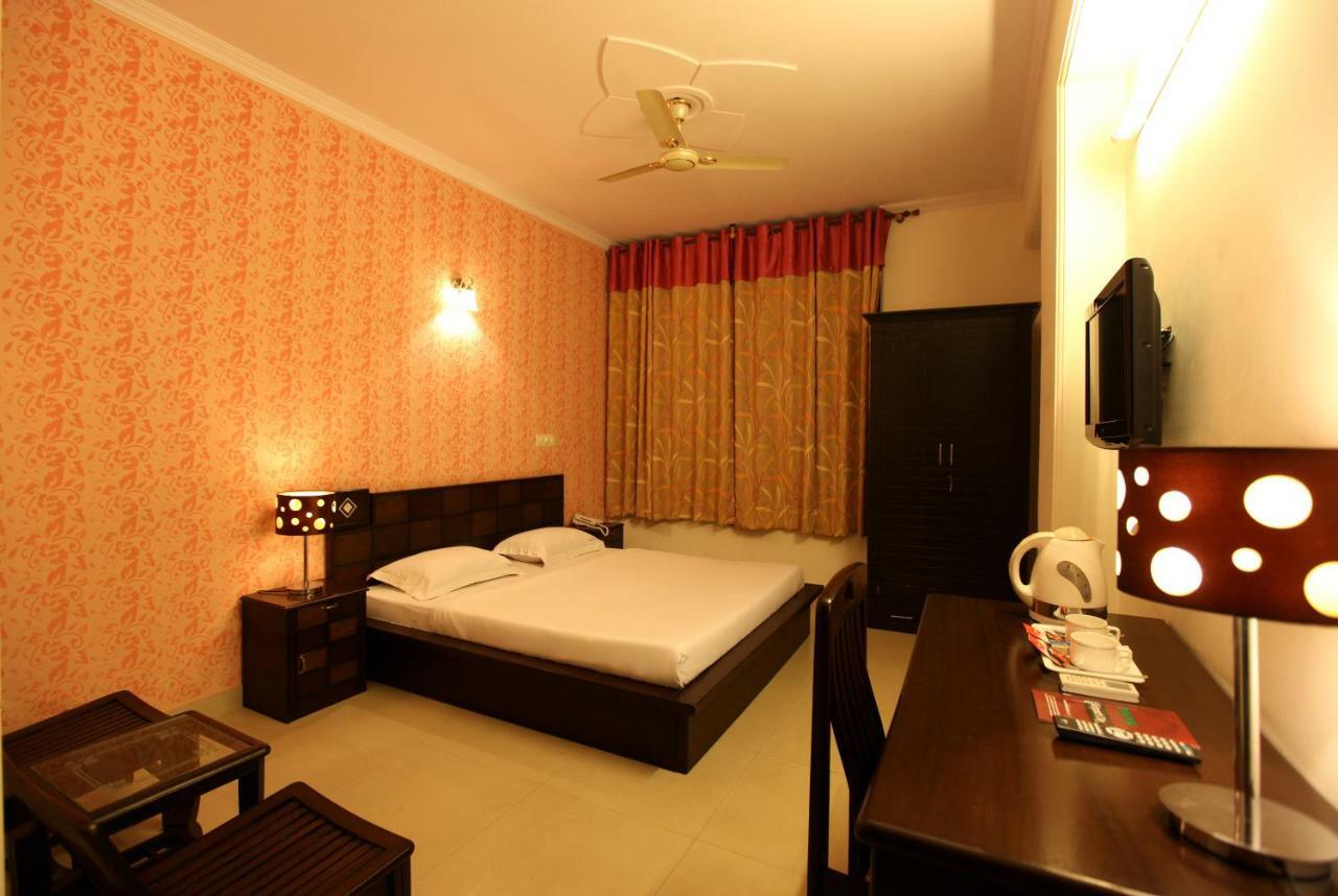 Hotel Airport City Near Delhi International Airport Нью-Дели Экстерьер фото