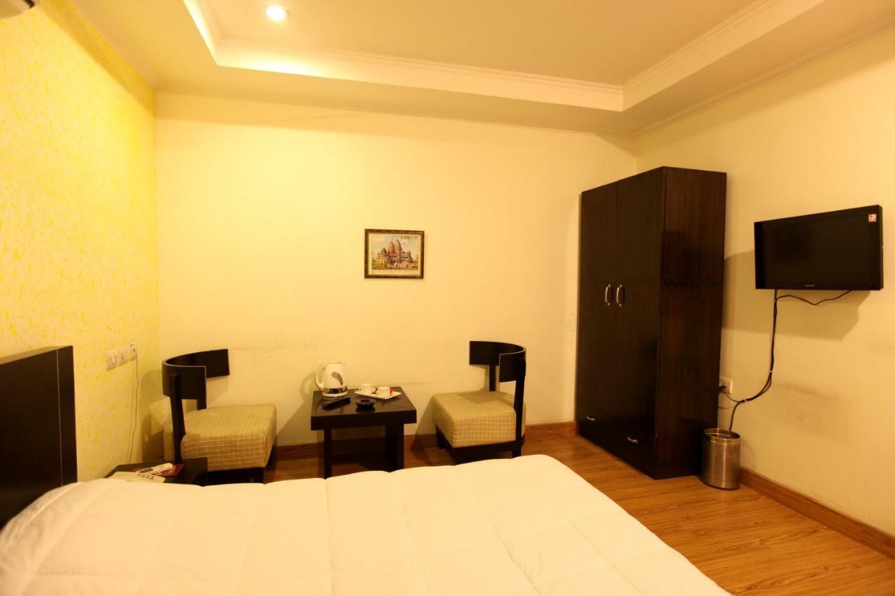 Hotel Airport City Near Delhi International Airport Нью-Дели Экстерьер фото