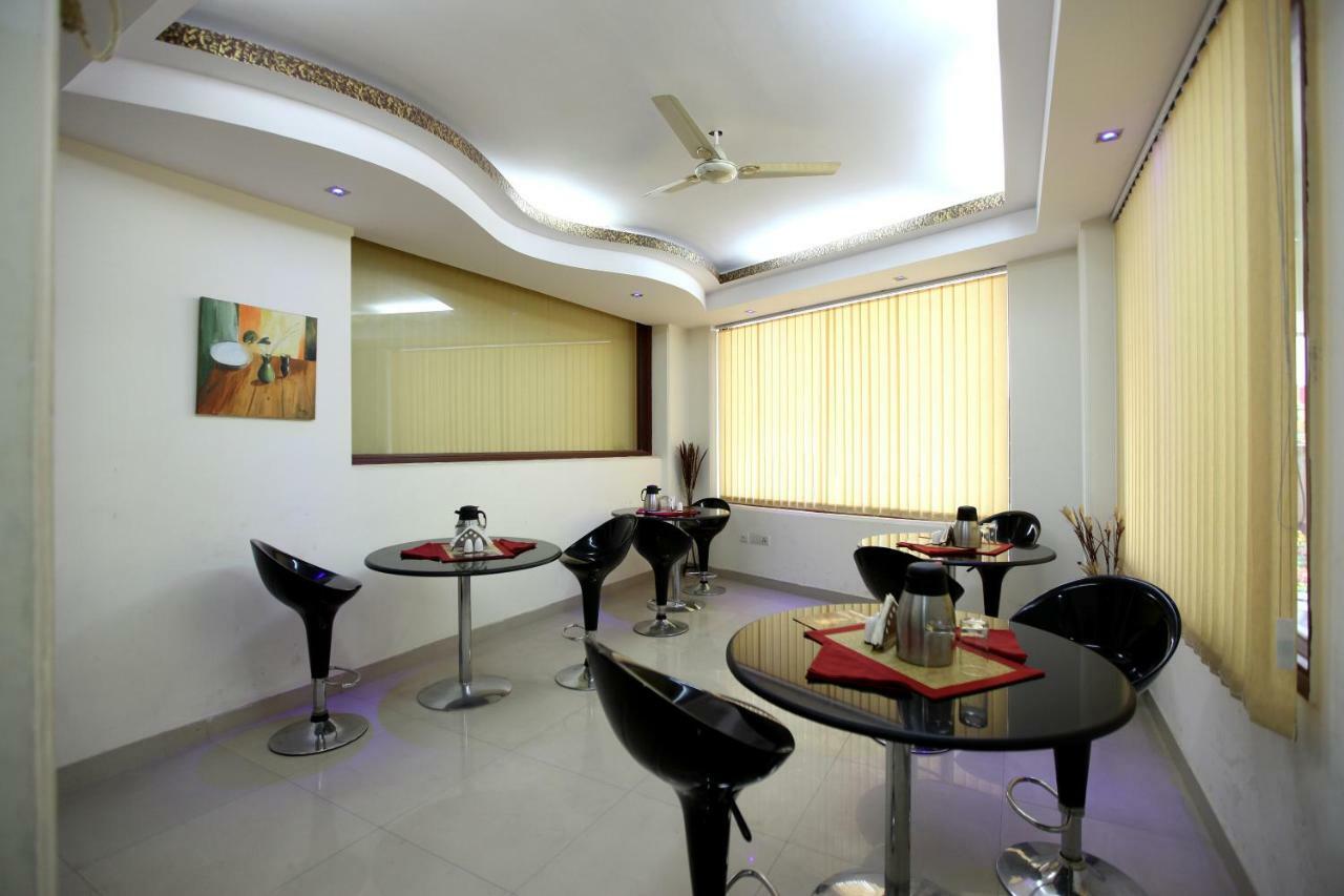 Hotel Airport City Near Delhi International Airport Нью-Дели Экстерьер фото