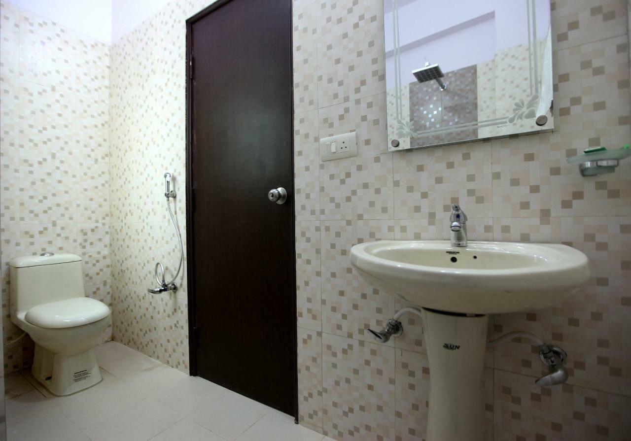 Hotel Airport City Near Delhi International Airport Нью-Дели Экстерьер фото