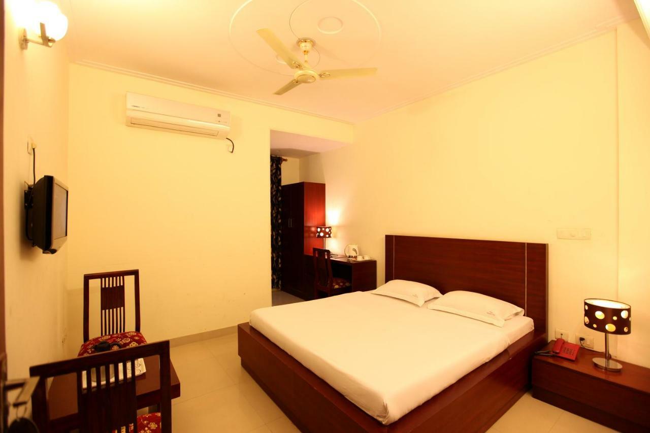 Hotel Airport City Near Delhi International Airport Нью-Дели Экстерьер фото
