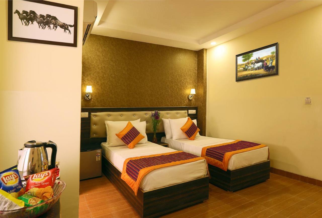 Hotel Airport City Near Delhi International Airport Нью-Дели Экстерьер фото